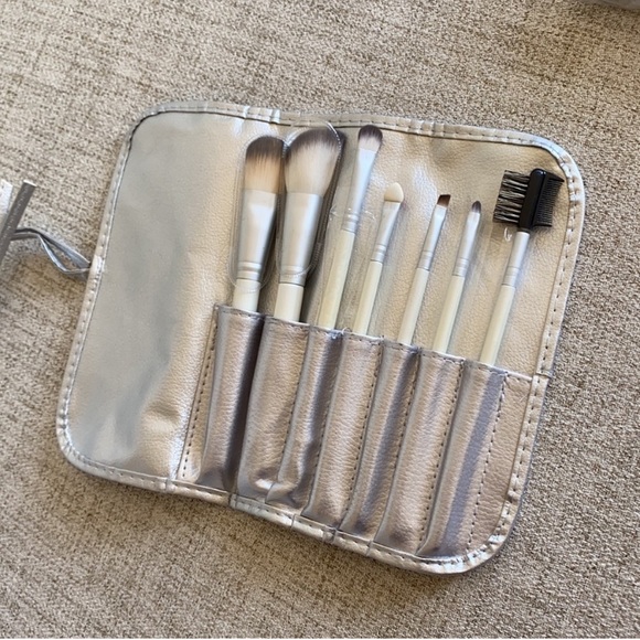 🪞 NEW 7 piece makeup brush glam set with silver roll up pouch - Picture 7 of 11